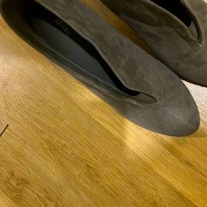 Size 9 Grey heel
